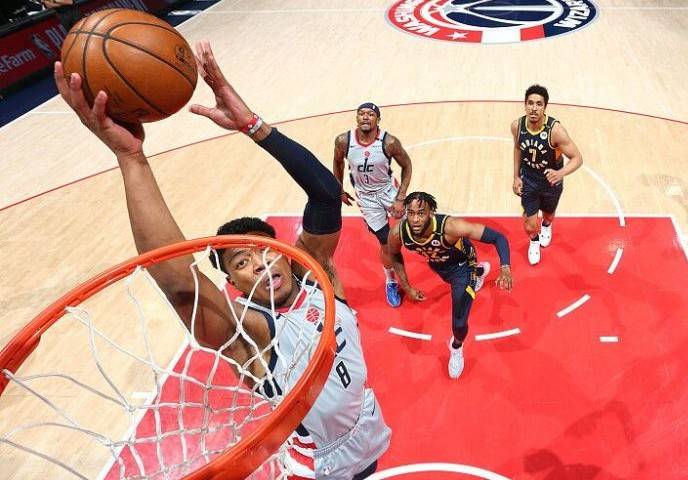 开云体育官网-太阳连胜踏上征程，奇才再次获胜