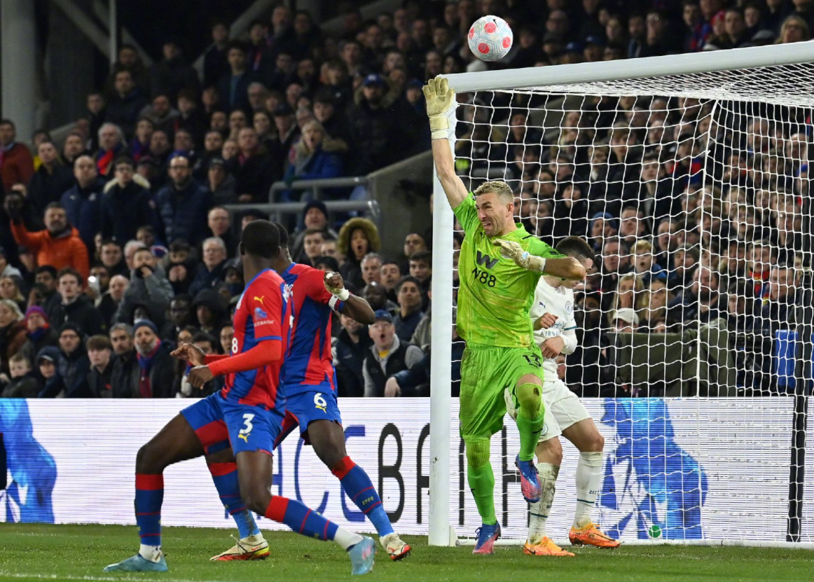 关于水晶宫主场不敌劲敌，积分榜位置下滑的信息