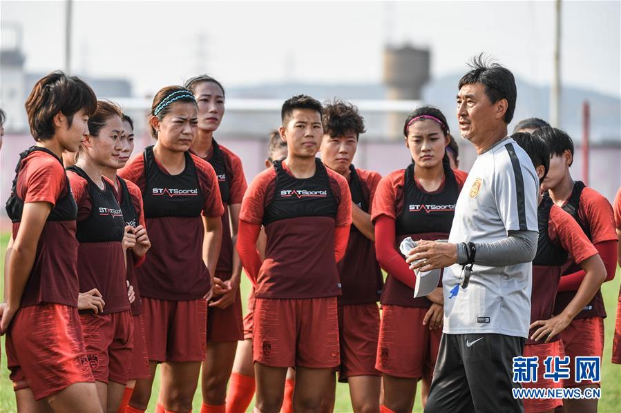 中国女足队员集训全方位训练备战