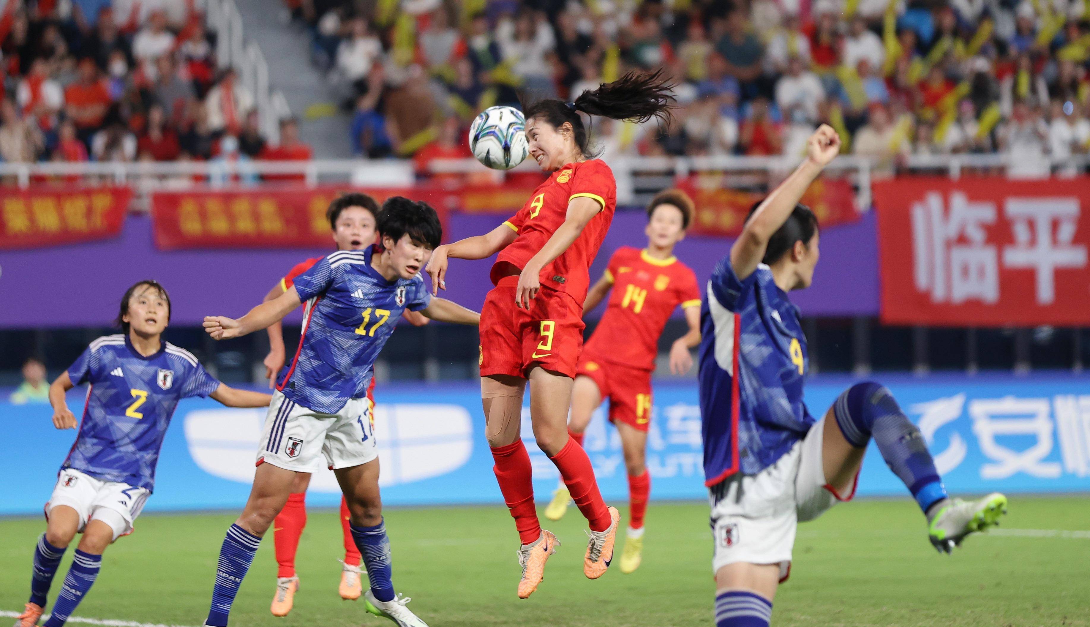 包含女子足球赛事，精彩花絮抢先看的词条