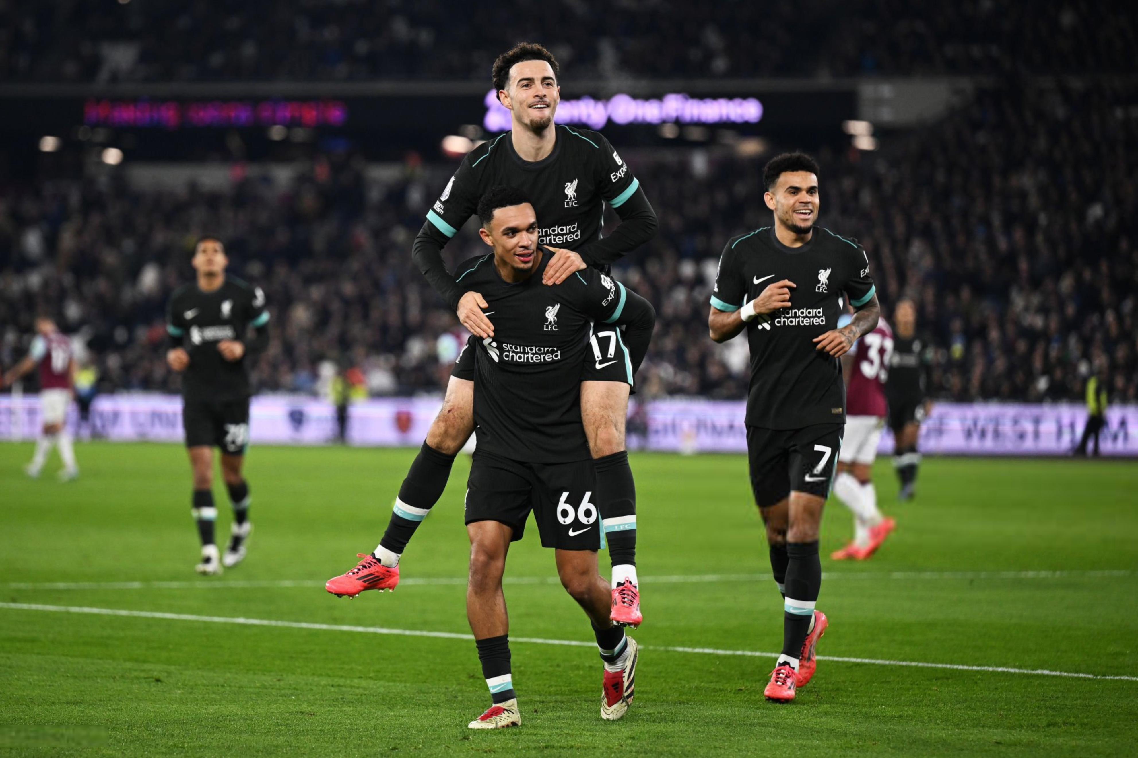 开云体育-利物浦狂胜对手！萨拉赫梅开二度帮球队登顶