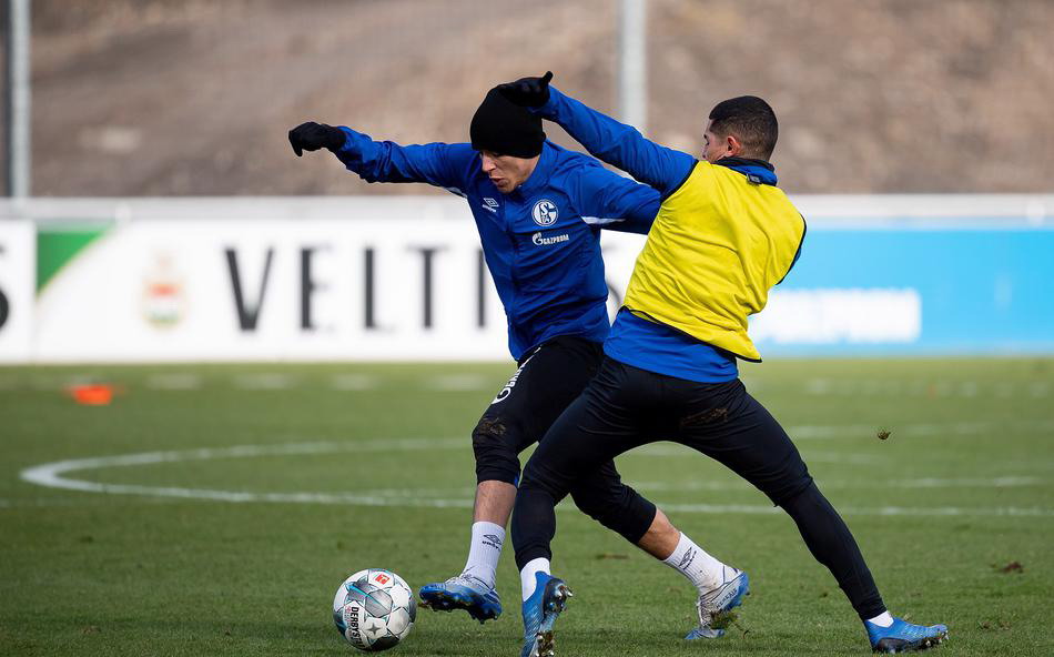 沙尔克04全队备战意志杯比赛，士气高涨的简单介绍