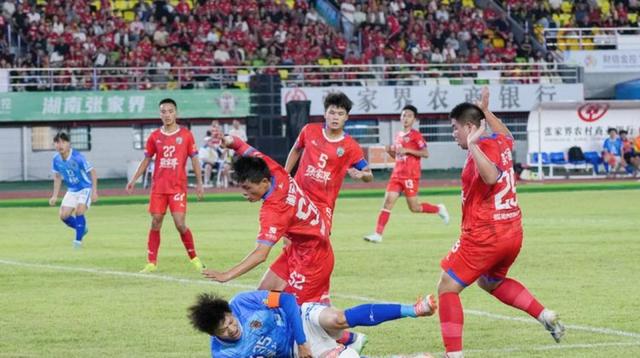 包含裁判吹响比赛的号角，双方战队展开激烈争夺！的词条