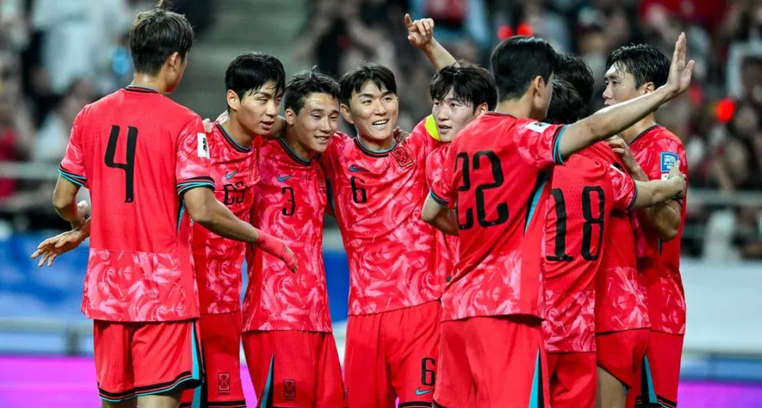 包含亚洲足球巨星齐聚一堂，谁能称霸舞台？的词条