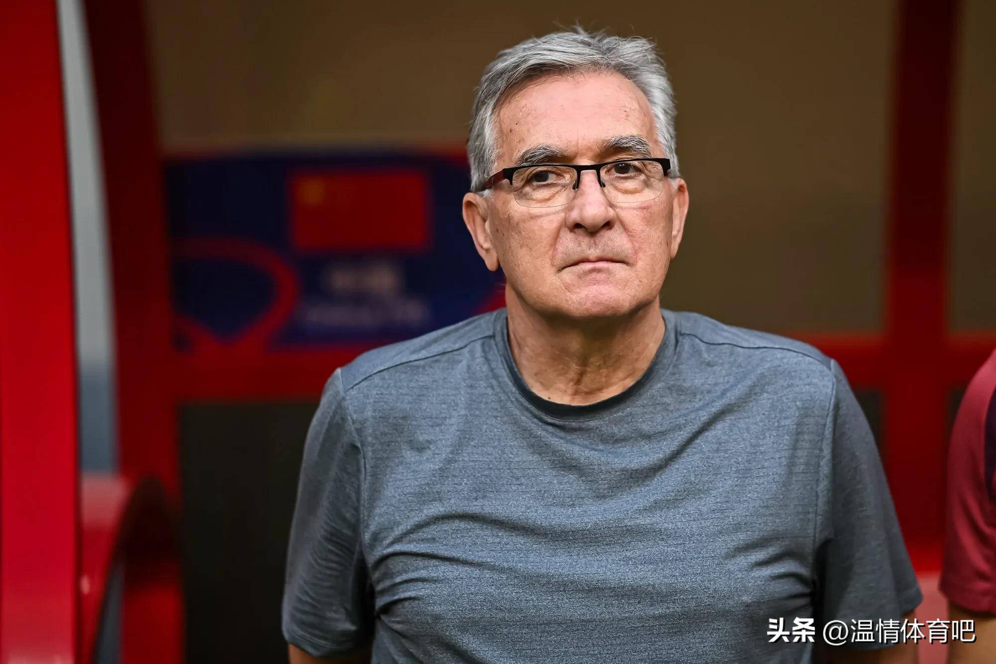 瓦伦西亚俱乐部宣布新主教练上任 瓦伦西亚俱乐部宣布新主教练上任