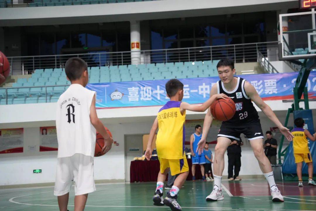 篮球盛事激情上演,无人不赞叹 篮球盛事激情上演,无人不赞叹