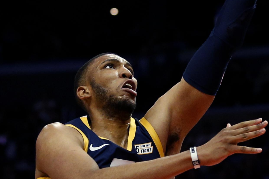 关于太阳轻松击败爵士，继续领跑西部的信息