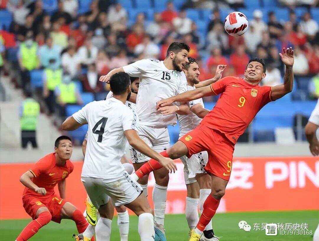 开云体育平台-足球联赛战况激烈，球员拼搏豪取胜利