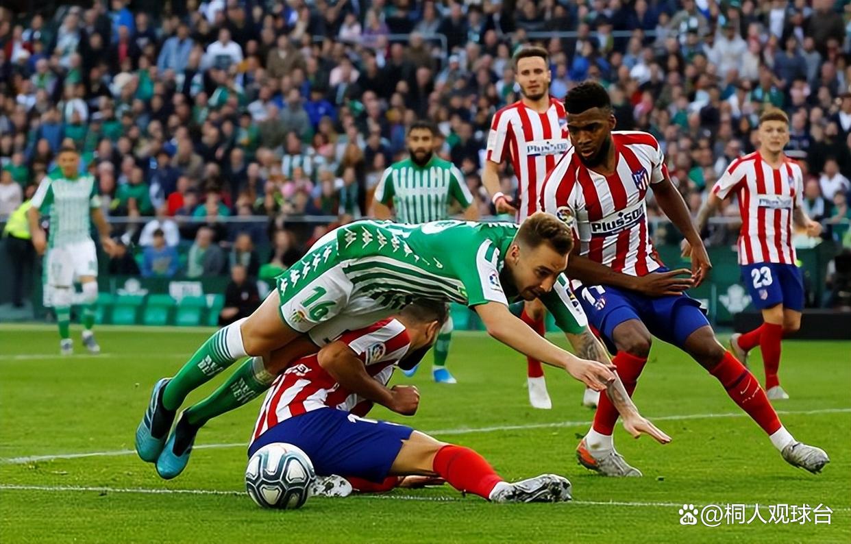 开云体育登录-马竞后卫遭遇红牌罚下，影响球队战局